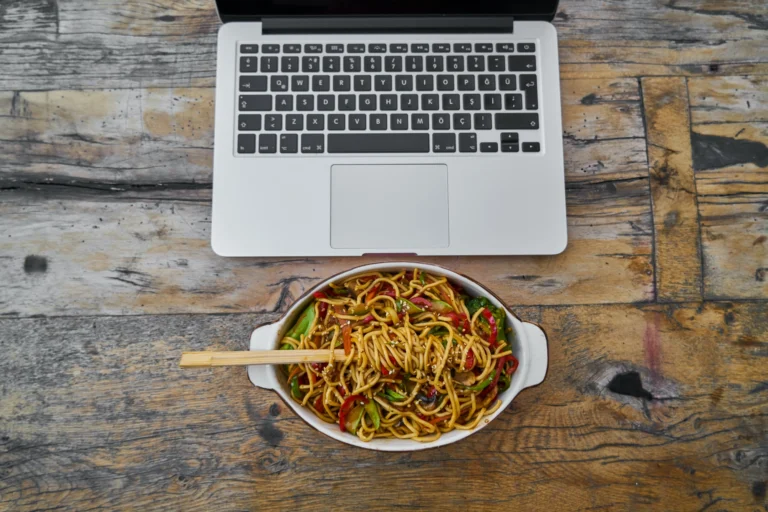 B2B Sales Tips: Using Meals to Turn Your Cold Calls Into Meetings